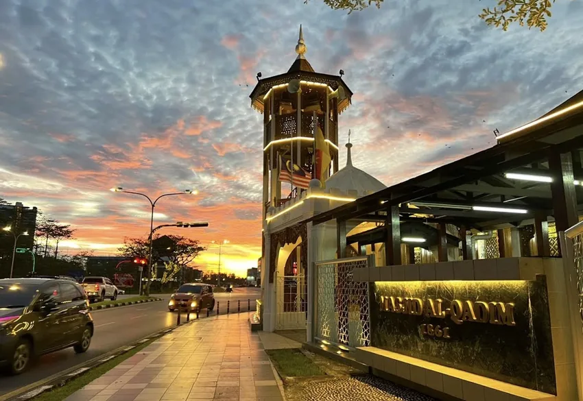 Masjid Al-Qadim, Sibu, waktu senja
